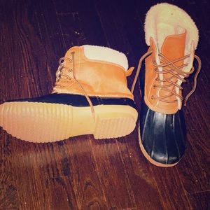 Adriana New York fleece duck boots